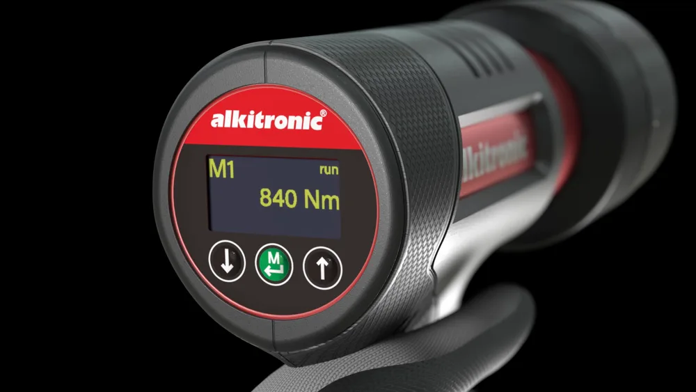 Pantalla OLED del modelo alkitronic EB con el modo M1 y 840 Nm programados