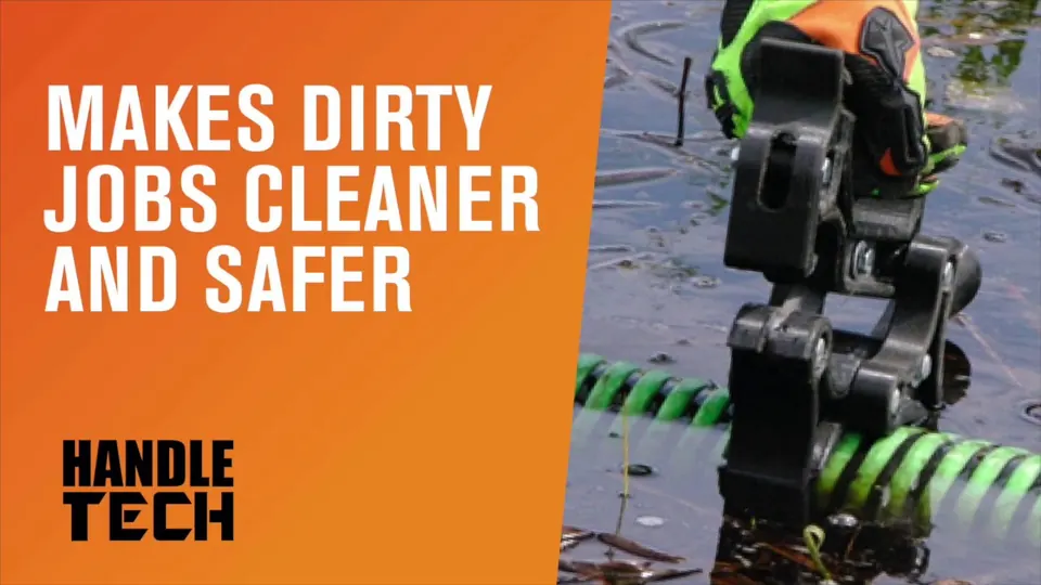 Manilla Handle-Tech trasladando una manguera verde en terreno